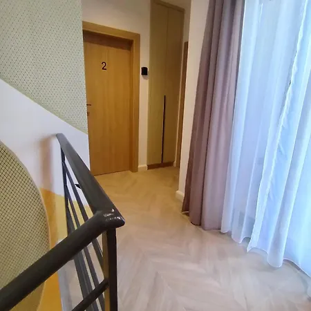 Karlovcanka Smestaj U Centru Sremskih Karlovaca Appartamento *