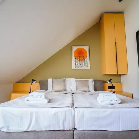 Karlovcanka Smestaj U Centru Sremskih Karlovaca *