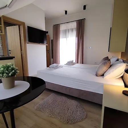 Karlovcanka Smestaj U Centru Sremskih Karlovaca Lejlighed