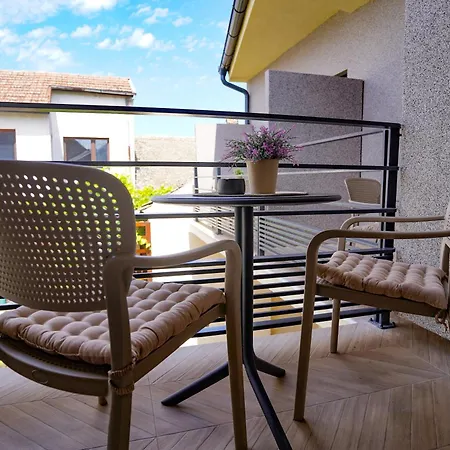 Karlovcanka Smestaj U Centru Sremskih Karlovaca Appartamento *