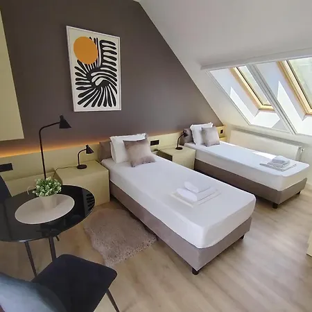 Karlovcanka Smestaj U Centru Sremskih Karlovaca Appartamento *