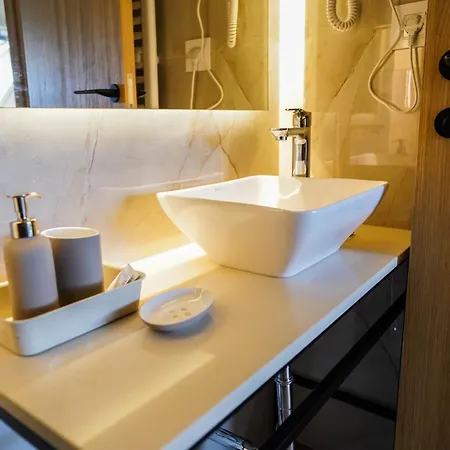 Karlovcanka Smestaj U Centru Sremskih Karlovaca *