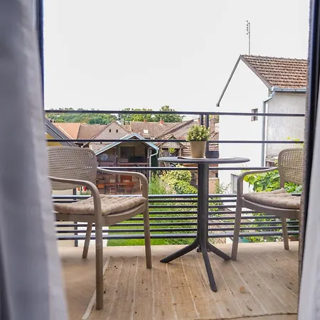 Karlovcanka Smestaj U Centru Sremskih Karlovaca *