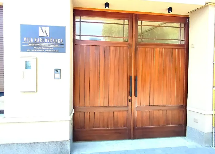 Karlovcanka Smestaj U Centru Sremskih Karlovaca 아파트