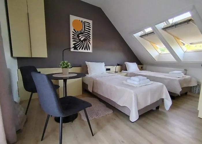 Karlovcanka Smestaj U Centru Sremskih Karlovaca * 스렘스키카를로브치