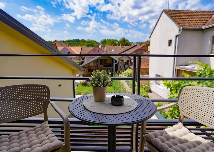 아파트 Karlovcanka Smestaj U Centru Sremskih Karlovaca 스렘스키카를로브치