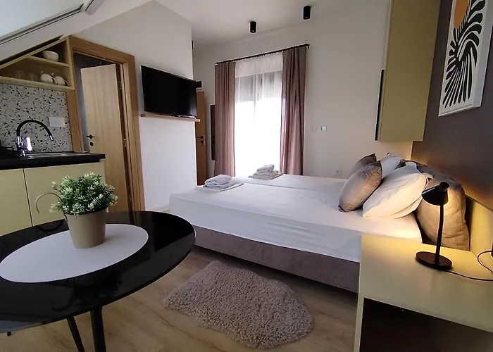 Karlovcanka Smestaj U Centru Sremskih Karlovaca 아파트