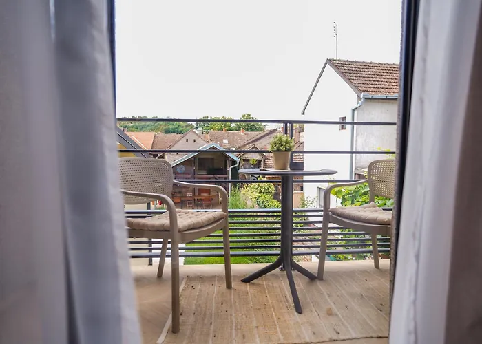 Karlovcanka Smestaj U Centru Sremskih Karlovaca *